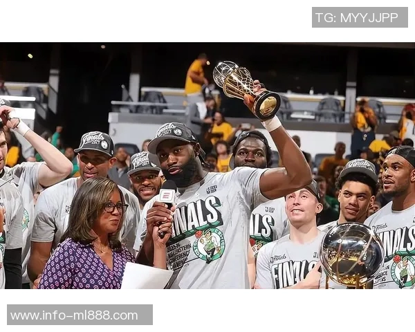 杰伦布朗荣获ESSENCE风云男士称号展现球场内外的卓越贡献