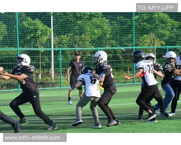 快船全队团建活动共赏橄榄球比赛并拍摄合影留念欢乐时光