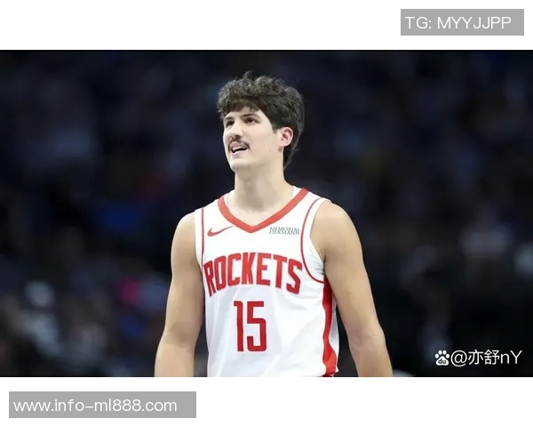 火箭队训练氛围愉快亚当斯谢泼德申京欢声笑语共度时光